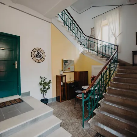 Apartament And Rossella 2 *
