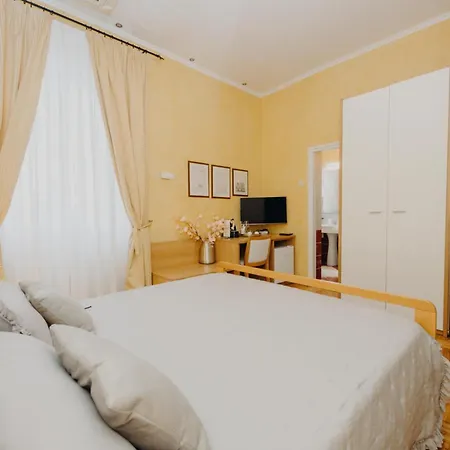 And Rossella 2 Apartament *