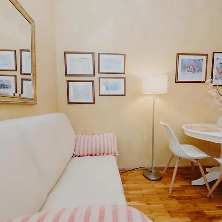 Apartament And Rossella 2 *